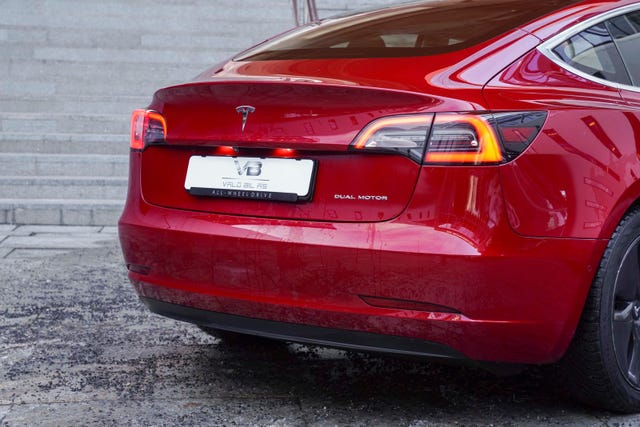 5YJ3E7EBXKF233440 2019 TESLA MODEL 3-5