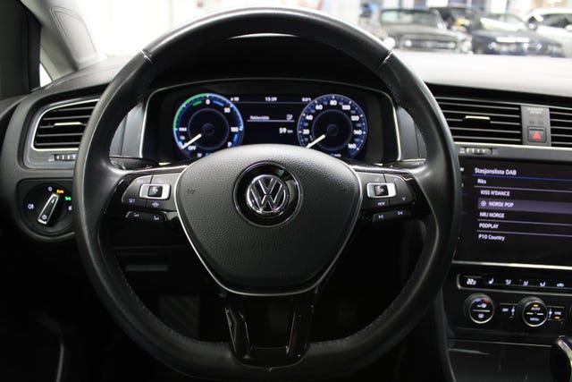 2019 VOLKSWAGEN GOLF - 18