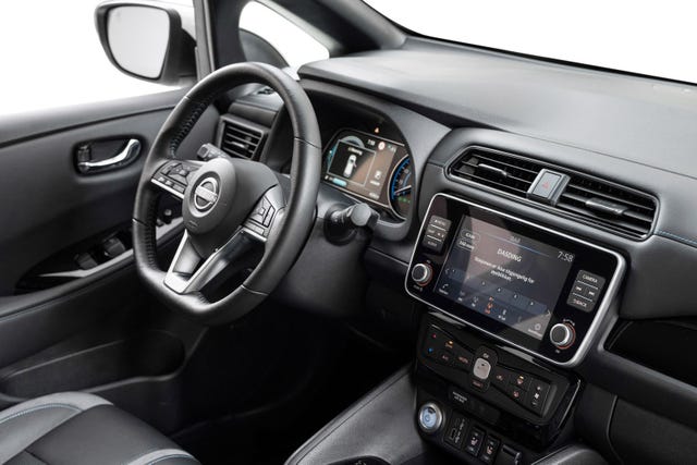 2022 NISSAN LEAF - 23