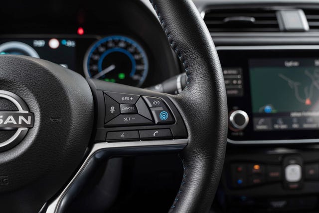 2022 NISSAN LEAF - 17