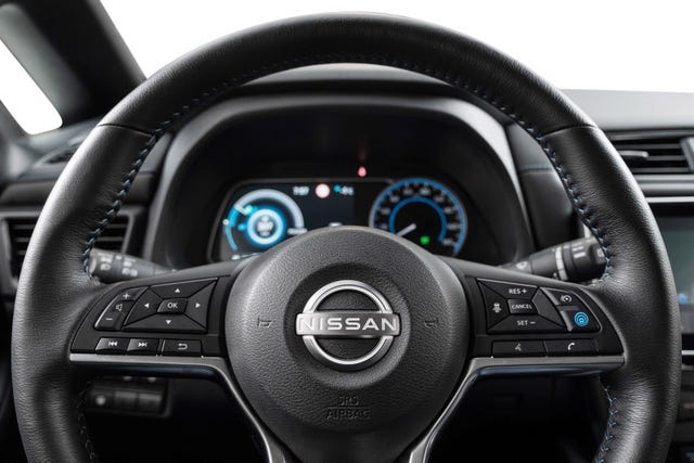 2022 NISSAN LEAF - 16