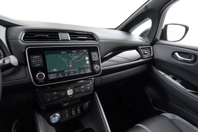 2022 NISSAN LEAF - 11