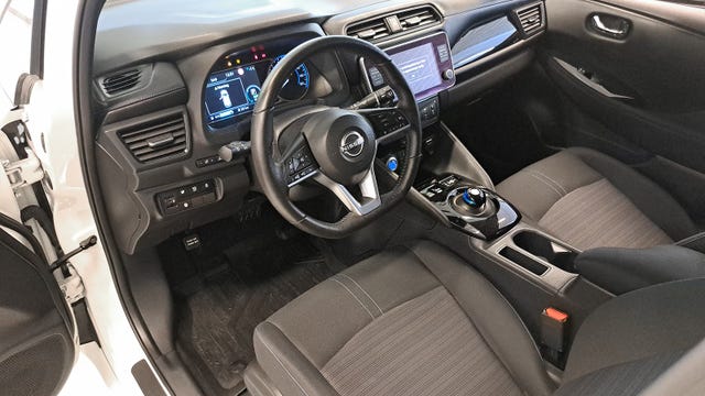2022 NISSAN LEAF - 10