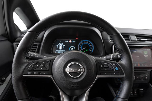 2022 NISSAN LEAF - 16