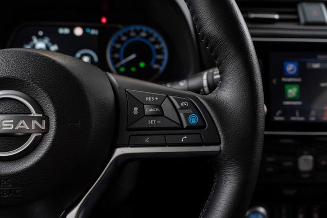 2022 NISSAN LEAF - 17