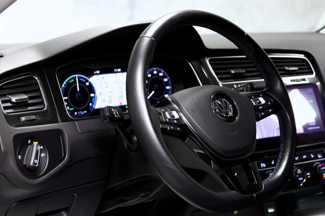 2019 VOLKSWAGEN GOLF - 11