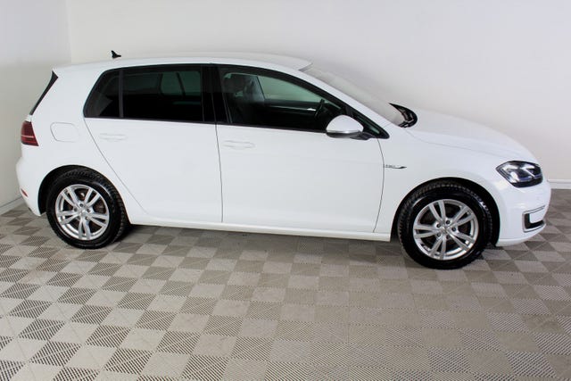 WVWZZZAUZJW900679 2018 VOLKSWAGEN GOLF-4