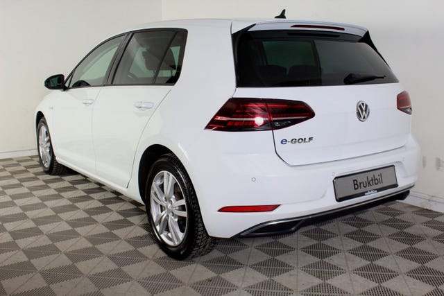 WVWZZZAUZJW900679 2018 VOLKSWAGEN GOLF-2