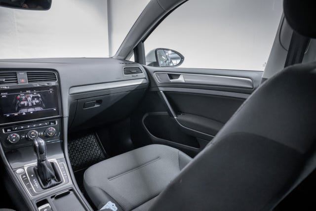 2019 VOLKSWAGEN GOLF - 30