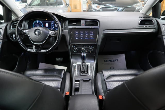 2018 VOLKSWAGEN GOLF - 18