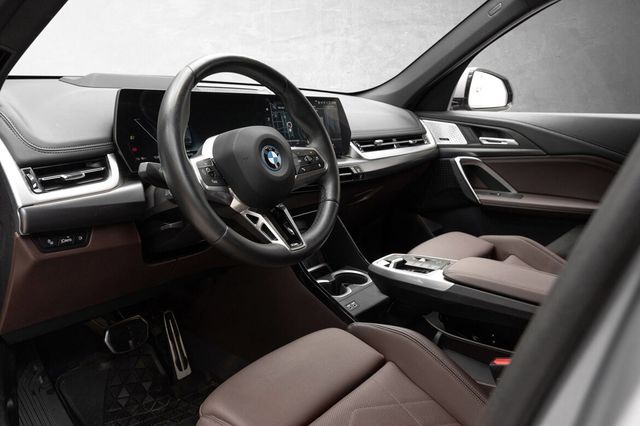 2023 BMW IX1 - 16