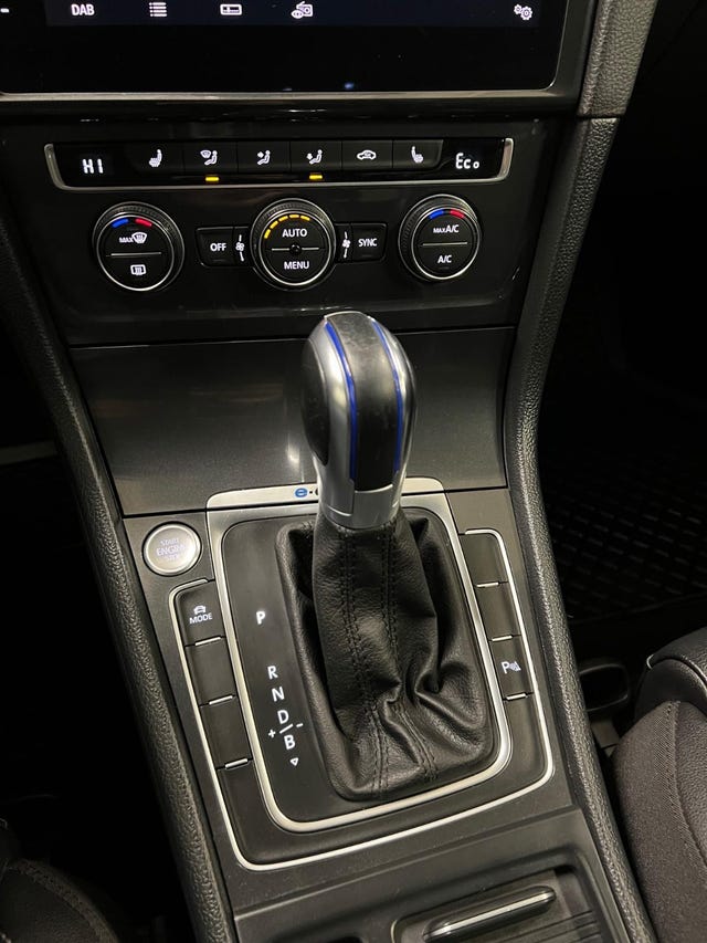 2019 VOLKSWAGEN GOLF - 30