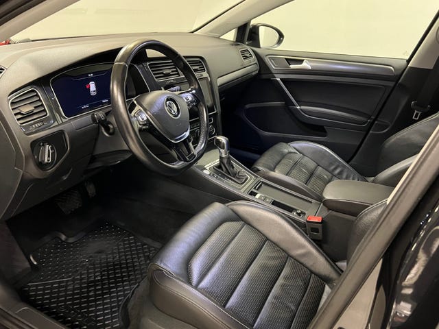 2019 VOLKSWAGEN GOLF - 19