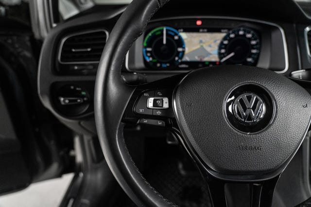 2019 VOLKSWAGEN GOLF - 19