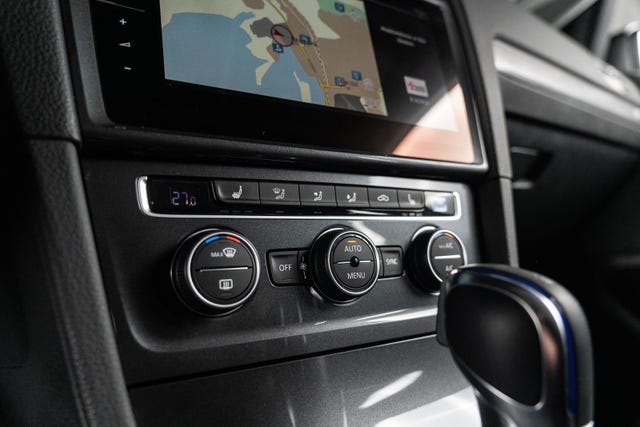 2019 VOLKSWAGEN GOLF - 24