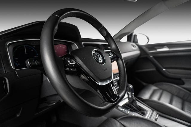 2019 VOLKSWAGEN GOLF - 18