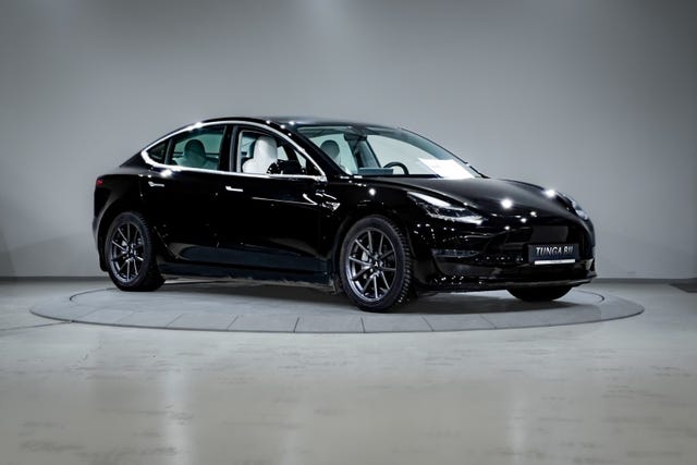 5YJ3E7EB5KF341979 2019 TESLA MODEL 3-4