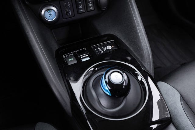 2022 NISSAN LEAF - 16