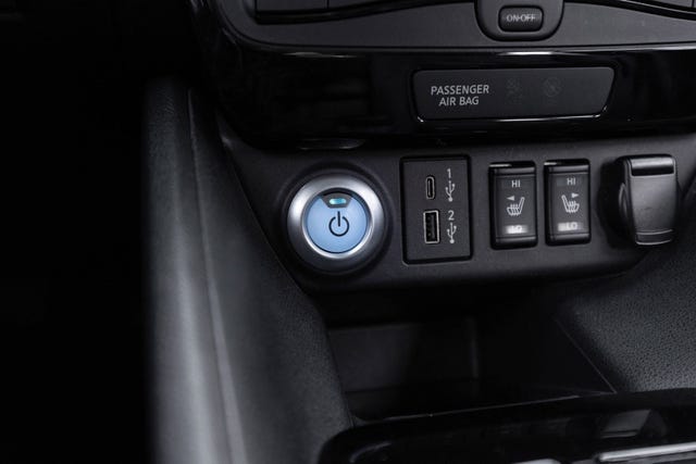 2022 NISSAN LEAF - 17