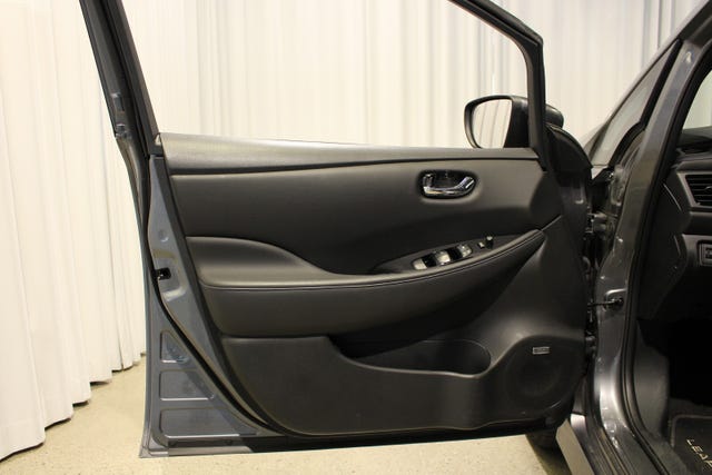 2022 NISSAN LEAF - 11