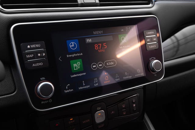 2022 NISSAN LEAF - 14