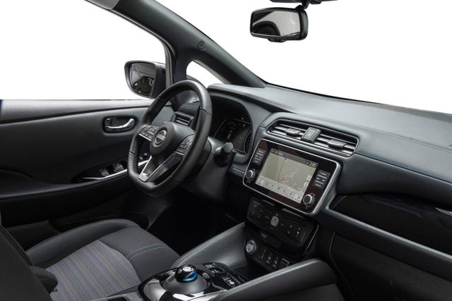 2022 NISSAN LEAF - 21