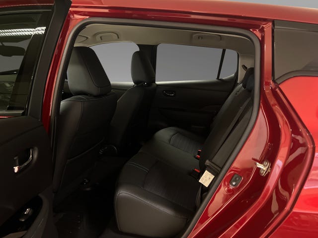 2021 NISSAN LEAF - 21