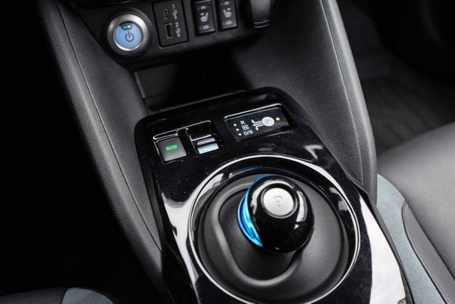2022 NISSAN LEAF - 16