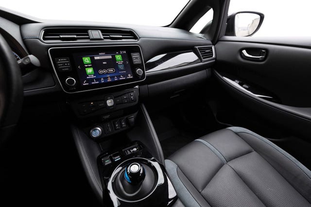 2022 NISSAN LEAF - 11