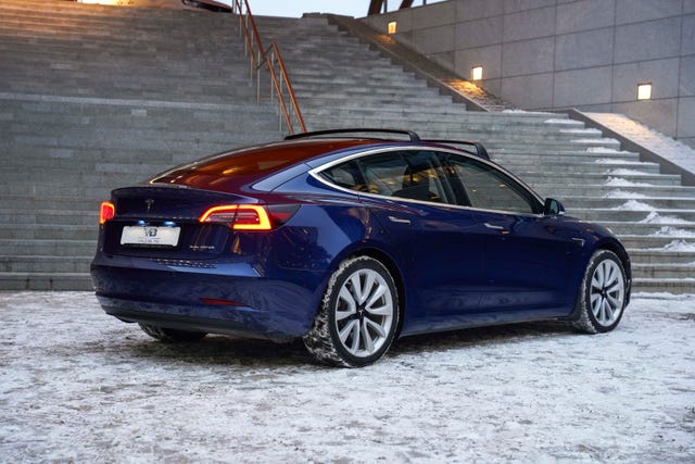 5YJ3E7EB5KF239940 2019 TESLA MODEL 3-4