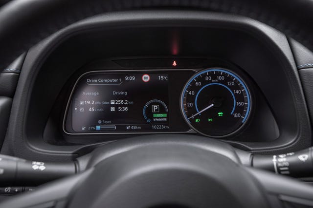 2022 NISSAN LEAF - 11