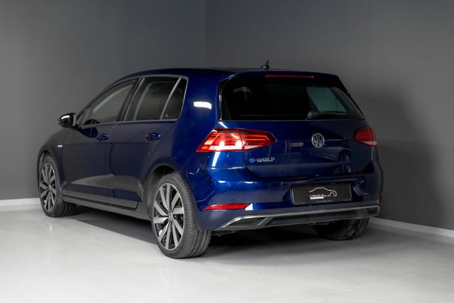 WVWZZZAUZJW901596 2018 VOLKSWAGEN GOLF-1