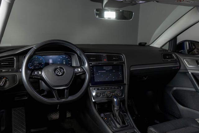 2018 VOLKSWAGEN GOLF - 9