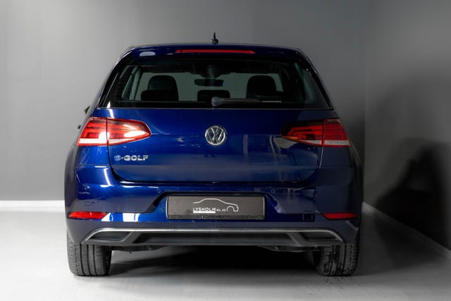 WVWZZZAUZJW901596 2018 VOLKSWAGEN GOLF-2