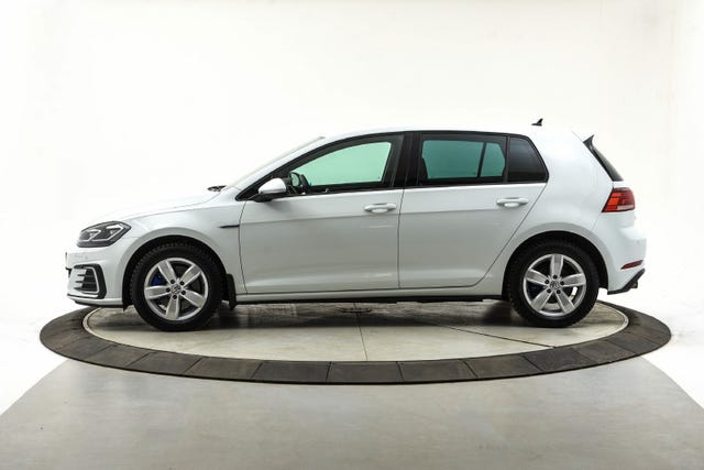 WVWZZZAUZJW801970 2018 VOLKSWAGEN GOLF-1