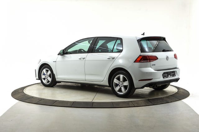 WVWZZZAUZJW801970 2018 VOLKSWAGEN GOLF-2