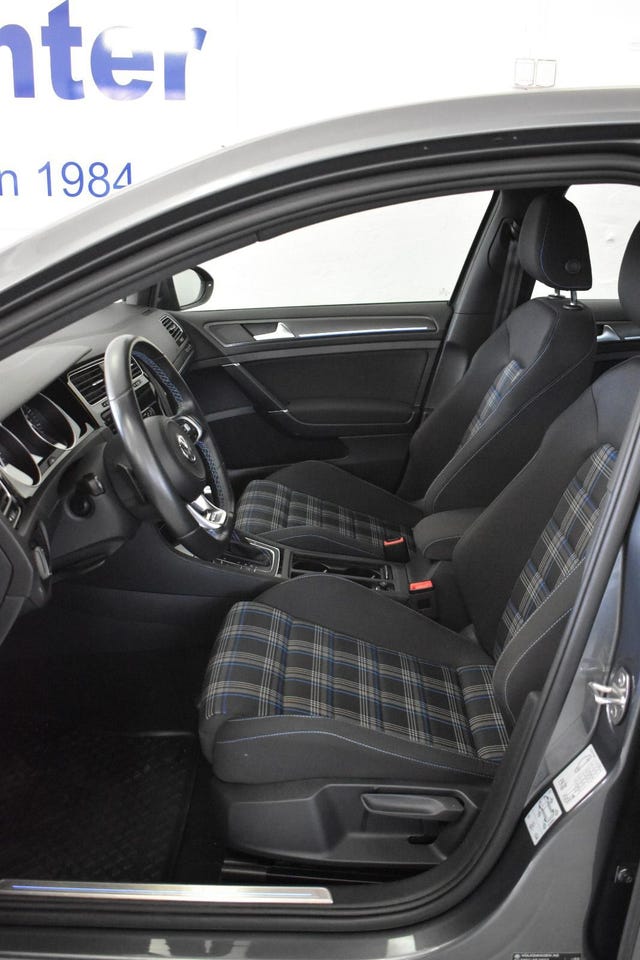 2018 VOLKSWAGEN GOLF - 32