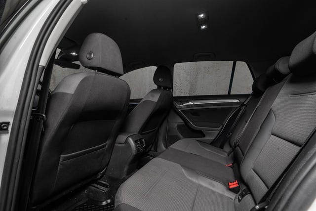 2019 VOLKSWAGEN GOLF - 19