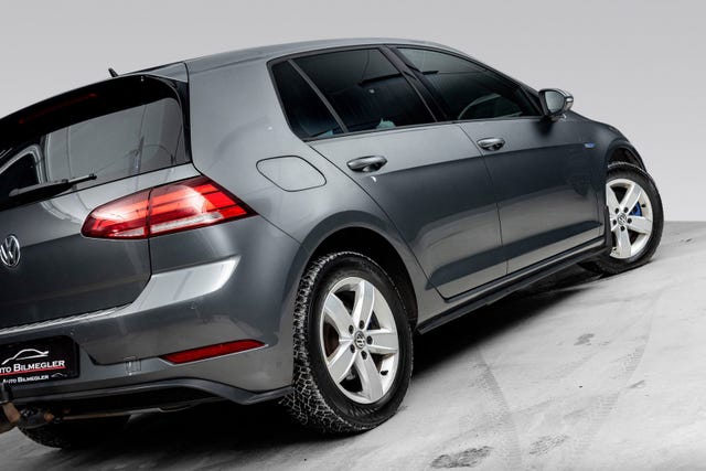 WVWZZZAUZJW802090 2018 VOLKSWAGEN GOLF-3