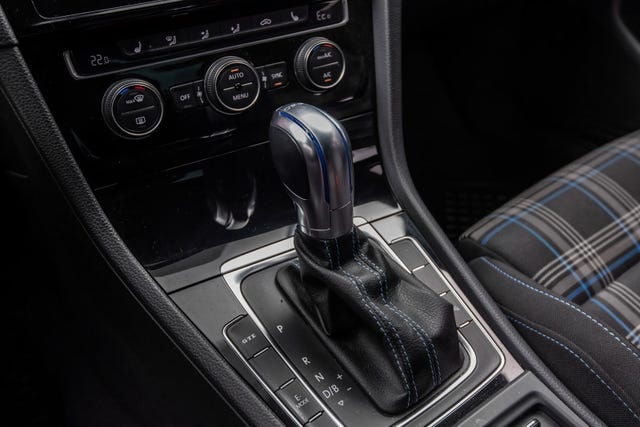 2018 VOLKSWAGEN GOLF - 28