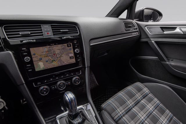 2018 VOLKSWAGEN GOLF - 23