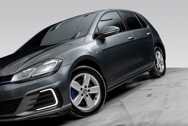 WVWZZZAUZJW802090 2018 VOLKSWAGEN GOLF-2