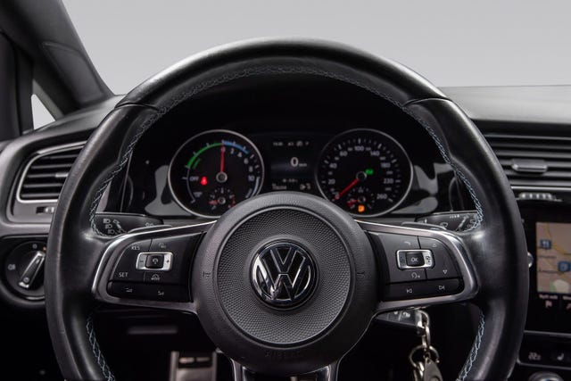 2018 VOLKSWAGEN GOLF - 18