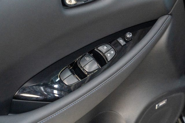 2022 NISSAN LEAF - 11