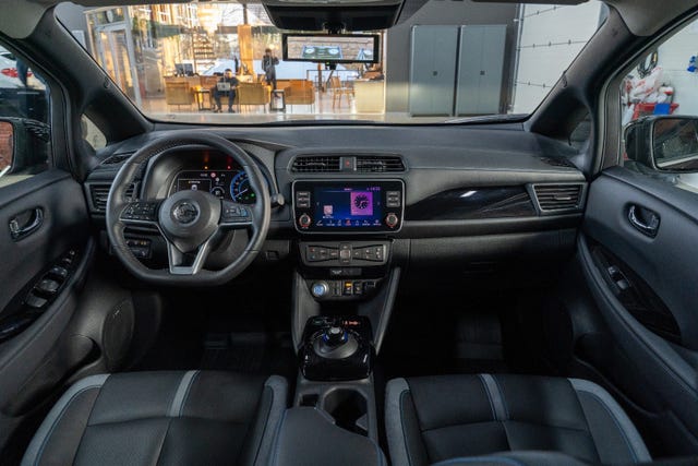 2022 NISSAN LEAF - 31