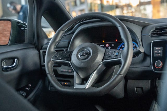 2022 NISSAN LEAF - 32