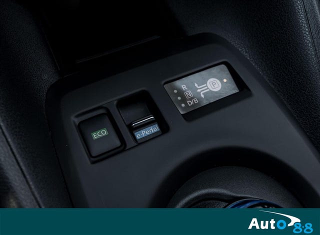 2022 NISSAN LEAF - 26