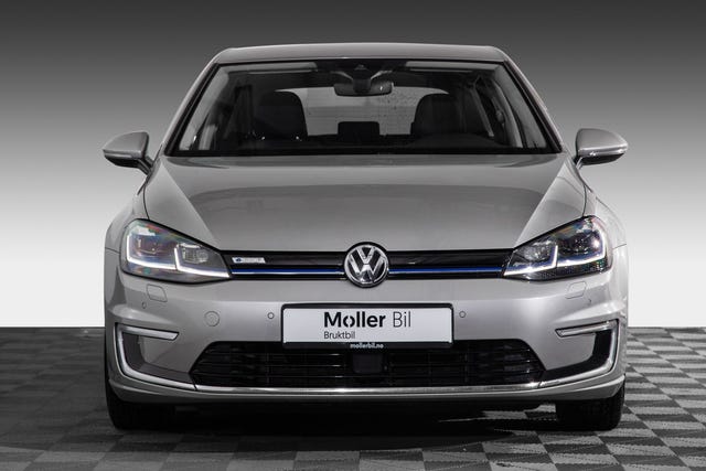 WVWZZZAUZJW902831 2018 VOLKSWAGEN GOLF-2