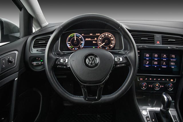2018 VOLKSWAGEN GOLF - 18