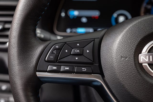 2022 NISSAN LEAF - 12